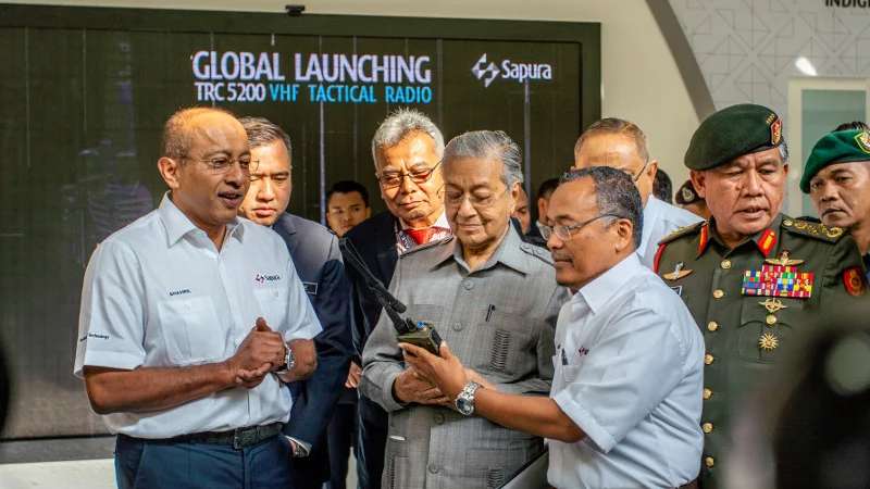 TRC5200 Tactical VHF Handheld